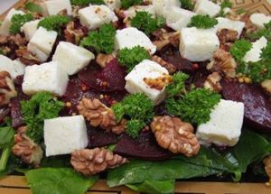 5. Для заправки смешать оливковое масло, лимонный сок, горчицу, соль и перец. Вареную, очищенную от шкурки свеклу, нарезать тонкими пластинами. Промытый и высушенный шпинат соединить с 4-мя ст.л. мелко нарезанной петрушки. На большую плоскую тарелку выложить шпинат с петрушкой, сверху свеклу. Сыр Фета нарезаем кубиками, выложить на свеклу. Сверху посыпать поджаренными грецкими орехами. Заправить. 5. Для заправки смешать оливковое масло, лимонный сок, горчицу, соль и перец. Вареную, очищенную от шкурки свеклу, нарезать тонкими пластинами. Промытый и высушенный шпинат соединить с 4-мя ст.л. мелко нарезанной петрушки. На большую плоскую тарелку выложить шпинат с петрушкой, сверху свеклу. Сыр Фета нарезаем кубиками, выложить на свеклу. Сверху посыпать поджаренными грецкими орехами. Заправить.