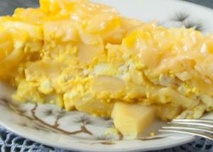 9. Запеканка с адыгейским сыром. Адыгейский сыр размять. В отдельной миске смешать сметану со специями и солью. Форму для выпекания смазать маслом, выкладывать слоями: картофель, адыгейский сыр, сметана. Последний слой - картофель. Сверху посыпать тертым пармезаном и отправить в духовку при 180 градусах на 45 мин. 9. Запеканка с адыгейским сыром. Адыгейский сыр размять. В отдельной миске смешать сметану со специями и солью. Форму для выпекания смазать маслом, выкладывать слоями: картофель, адыгейский сыр, сметана. Последний слой - картофель. Сверху посыпать тертым пармезаном и отправить в духовку при 180 градусах на 45 мин.