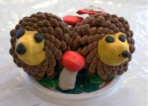 Поделки из шишек и пластилина