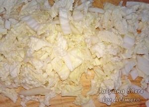 Салат из пекинской капусты с проростками