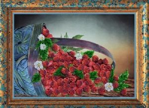 Еще один вариант, где бисером выделяют какую-то деталь. В данном случае малину, которая выпадает их корзины. Еще один вариант, где бисером выделяют какую-то деталь. В данном случае малину, которая выпадает их корзины.