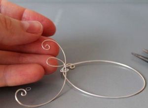 Серьги из проволоки и бусин, мастер-классы.