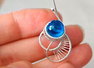 Серьги из проволоки и бусин, мастер-классы.