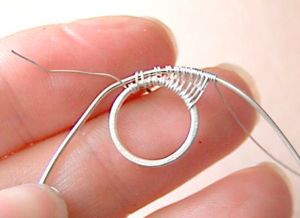 Серьги из проволоки и бусин, мастер-классы.