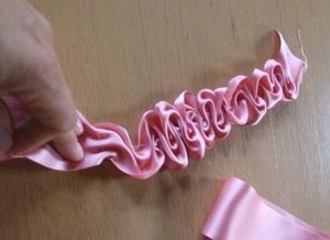 Цветы из атласных лент