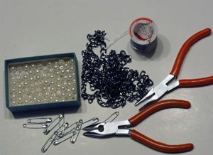Украшения из подручных материалов, мастер-классы.