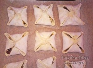 слойки с грибами и сыром