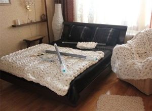 Вязаный плед в интерьере