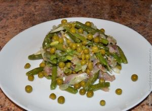 салат из селедки и стручковой фасоли