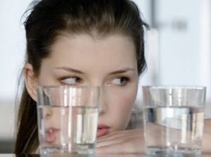 Перед каждой едой и перекусом выпивать по стакану воды. Перед каждой едой и перекусом выпивать по стакану воды.