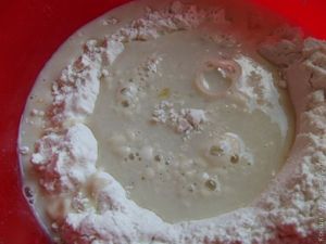 круассаны с клубникой и джемом