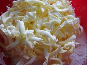 круассаны с клубникой и джемом