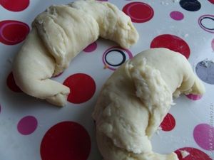 круассаны с клубникой и джемом