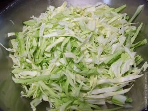 салат с куриной колбасой