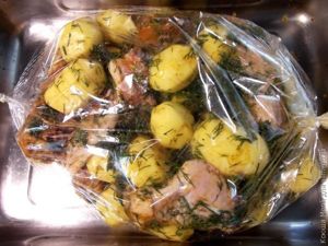 курица с картошкой в рукаве
