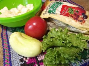 салат с сыром панир