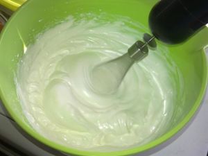 взбиваем белки взбиваем белки
