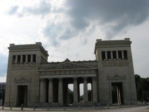 член семейства Пинакотек член семейства Пинакотек