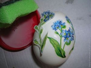 Пасхальное яйцо на подставке
