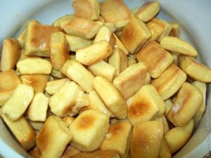 Пампушки на кефире с чесночным саламуром