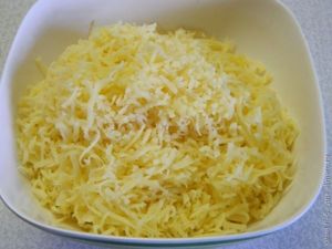 Баклажаны, запечённые с помидорами, сыром и чесноком