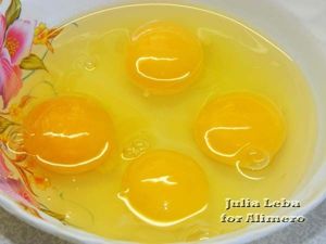 Яичница с ржаными сухариками и брюссельской капустой