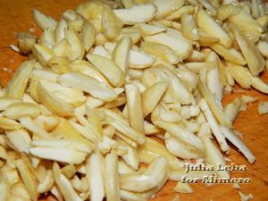 Творожная запеканка с орехами и фруктами
