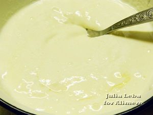 Творожная запеканка с орехами и фруктами