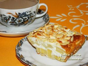 Творожная запеканка с орехами и фруктами