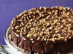 Грецкие орехи для тортов и выпечки приобретут приятный вкус, если их перед приготовлением слегка прокалить. Грецкие орехи для тортов и выпечки приобретут приятный вкус, если их перед приготовлением слегка прокалить.