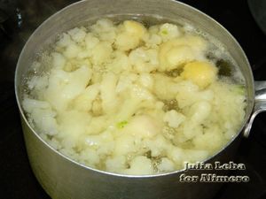 Цветная капуста с чесночным соусом