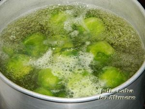 Брюссельская капуста в ореховой панировке