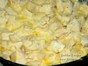 Маринованная грудка в горшочках