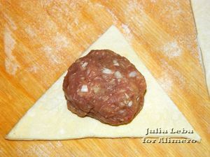 Слойки с мясом