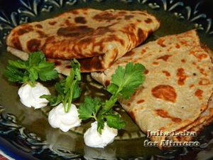 Луковые ржаные блины