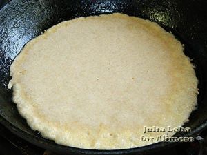 Луковые ржаные блины