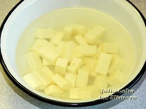 Яйца с брынзой