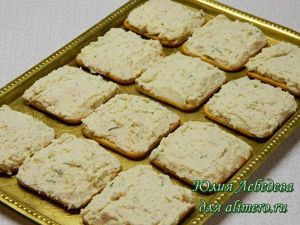 Закуска на крекерах