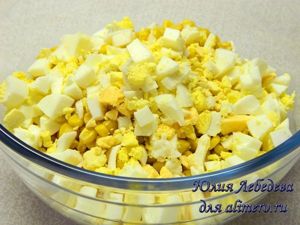 Салат с яйцами