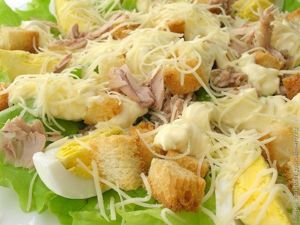 Рецепт салата цезарь с тунцом пошагово с