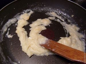 Куриные голени с грибами в крем-соусе