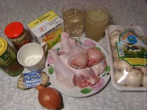 Куриные голени с грибами в крем-соусе
