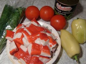 Летний салат с крабовым мясом