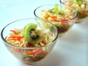 Салат из пекинской капусты с фруктами