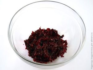 Свекольные блины с сырной начинкой