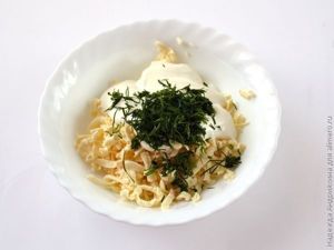Свекольные блины с сырной начинкой