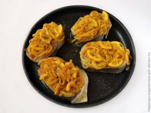 Стейк трески, запеченный в духовке