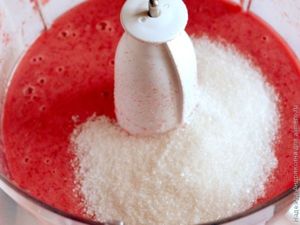 «Сырое» варенье из земляники