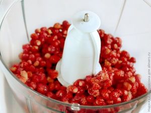 «Сырое» варенье из земляники