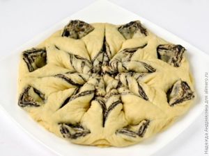Праздничный пирог с яблоками и маком